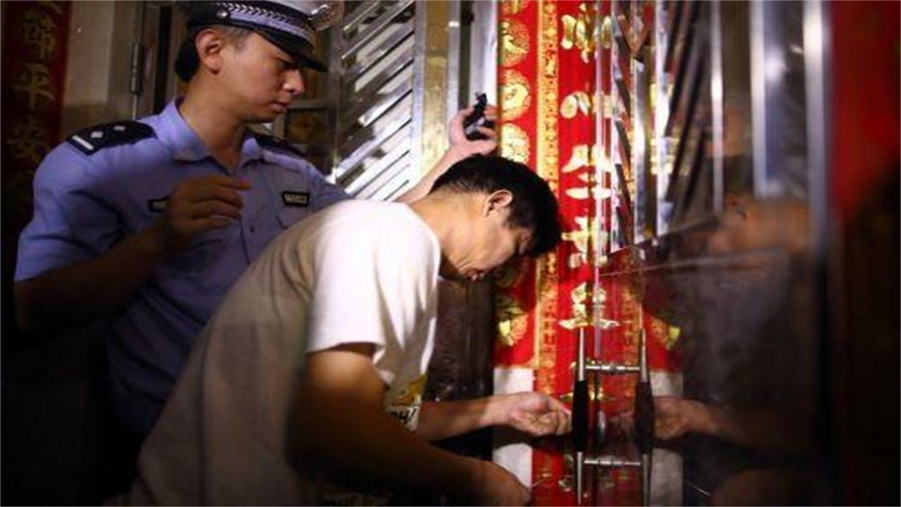 基隆请开锁师傅开了锁后，师傅为什么一般都不进门，就算主人请也不进去？